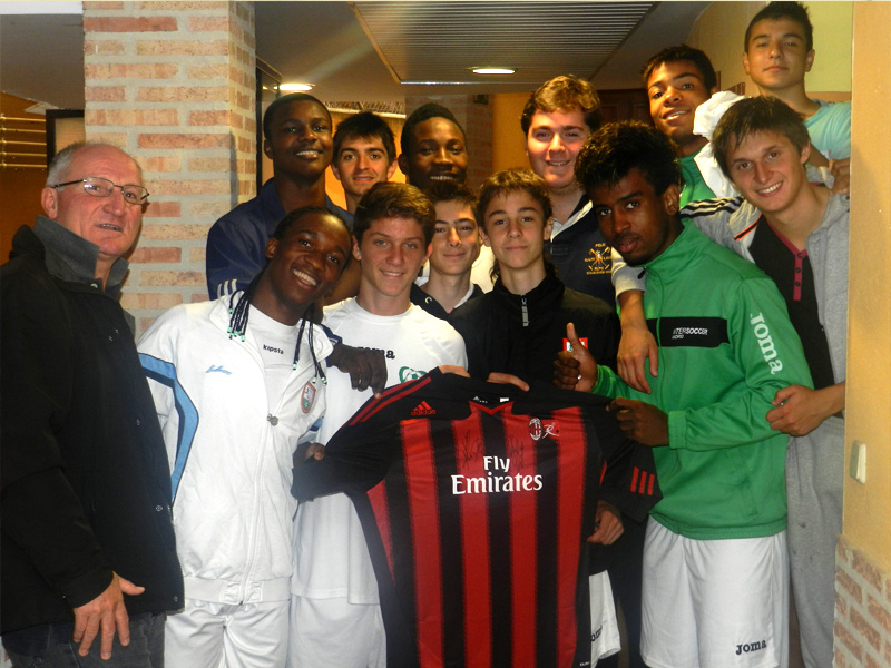 A representation of AC Milan visits InterSoccer Madrid Residence
