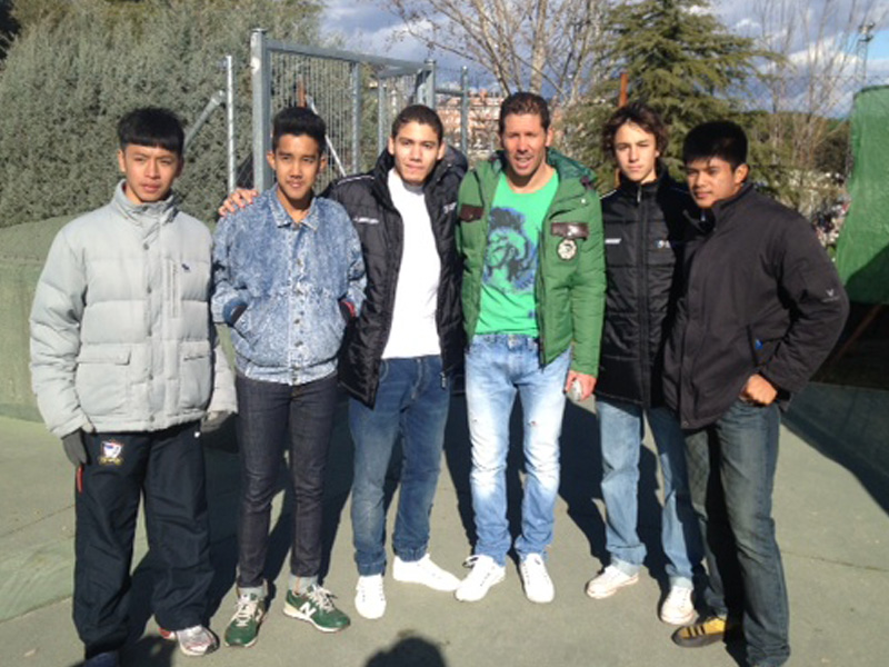 Cinco chicos tailandeses del Atlético de Madrid en la Residencia InterSoccer Madrid