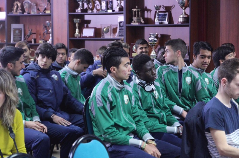 Vicente del Bosque con los chicos de la A.C. Intersoccer Madrid