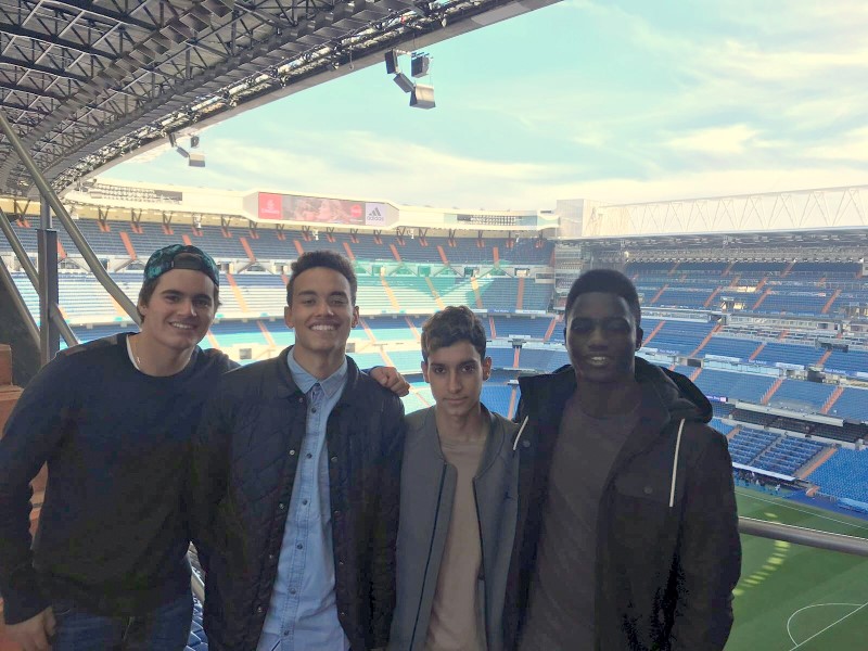 ¡Tour del Santiago Bernabéu y Sala de Trofeos! ¡El estadio mítico! ¡La sala con más títulos!